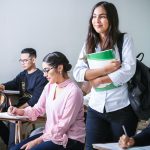 A Encruzilhada da Educação: O Rigor do Provão Paulista e o Canto da Sereia da IA